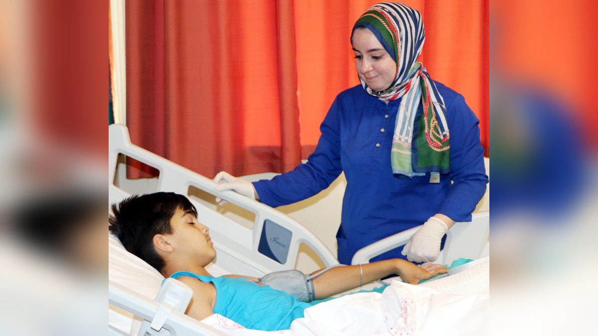 Aşkale'de 11 yaşındaki çocuğun bacağı kolonya dökülüp yakıldı