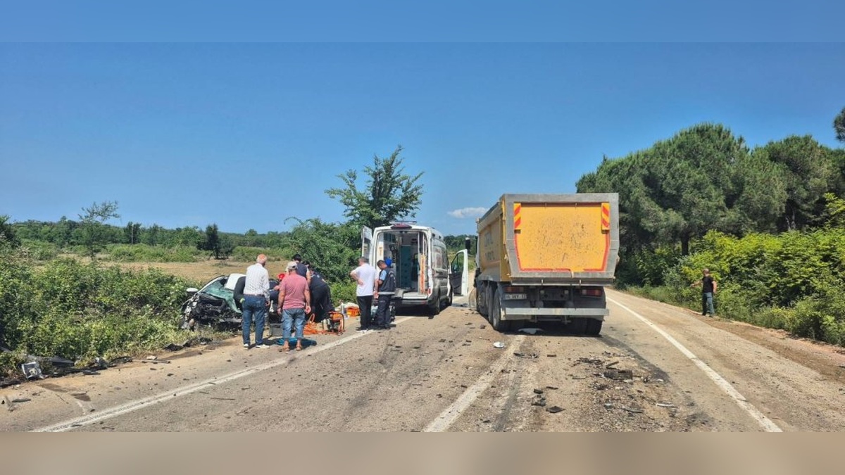Karacabey'de trafik kazası: Otomobil sürücüsü ağır yaralı