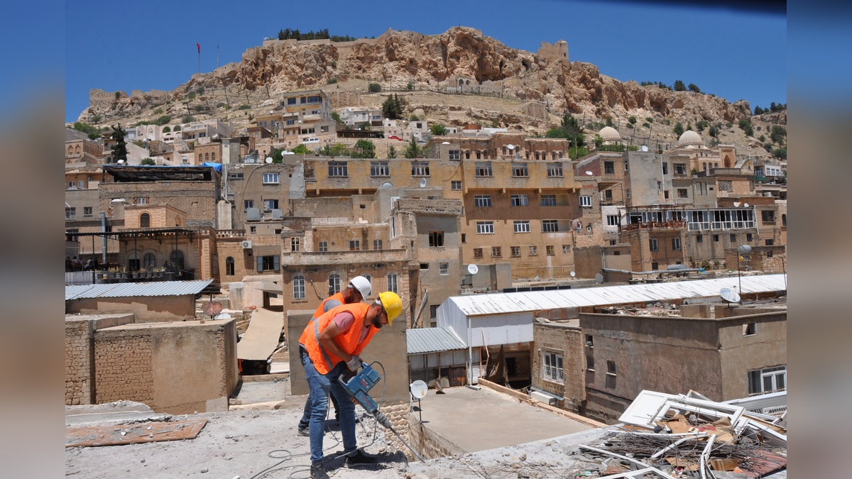 Mardin'de tarihi doku ortaya çıkarılıyor: 50 yapı ve 194 bağımsız bölüm yıkıldı