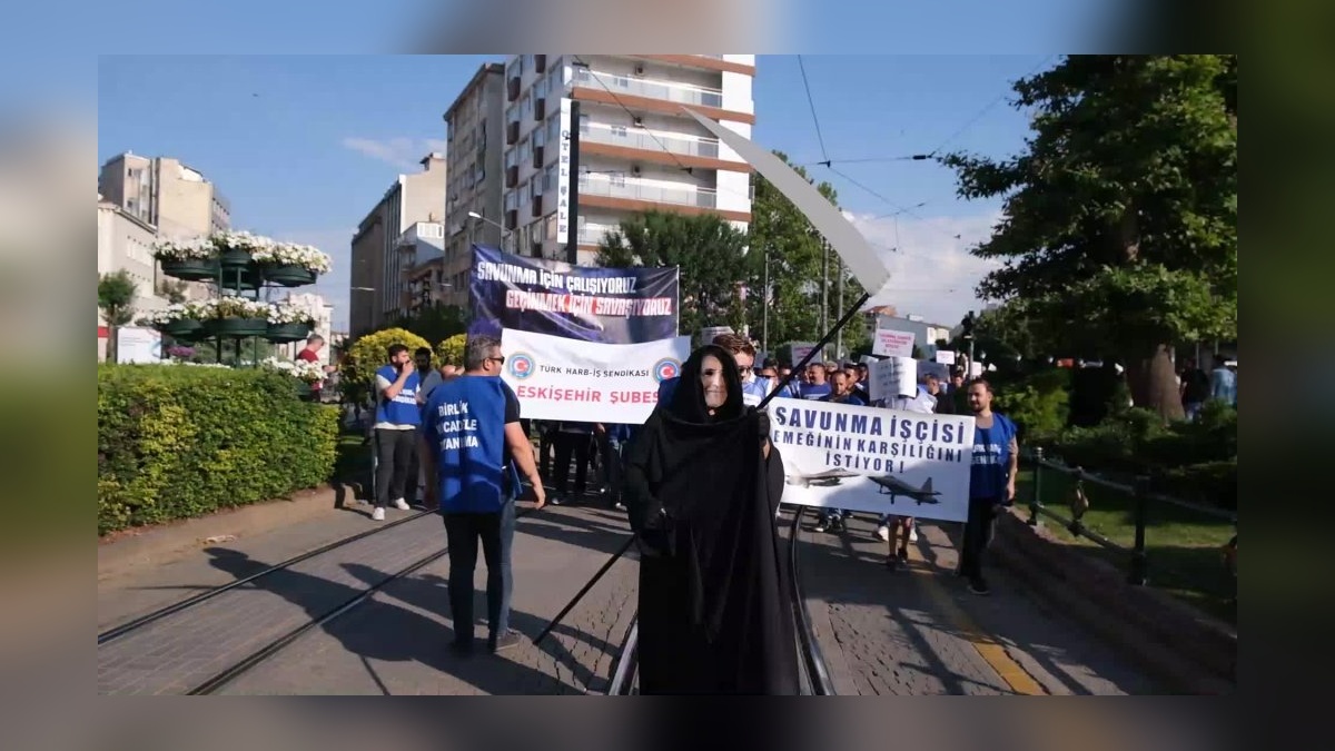 Eskişehir'de işçi protestosu: Azrail kostümlü eylemci dikkat çekti