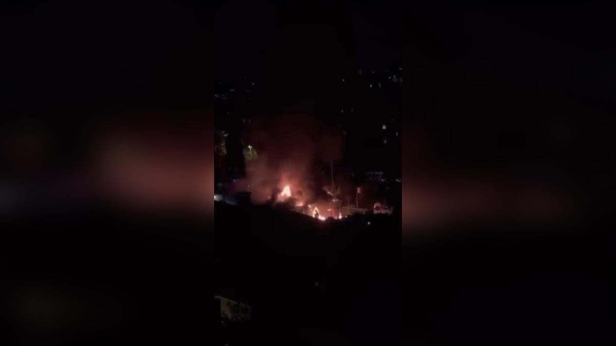Bahçelievler'de oto tamirhanesinde yangın: 10 araç kullanılamaz hale geldi