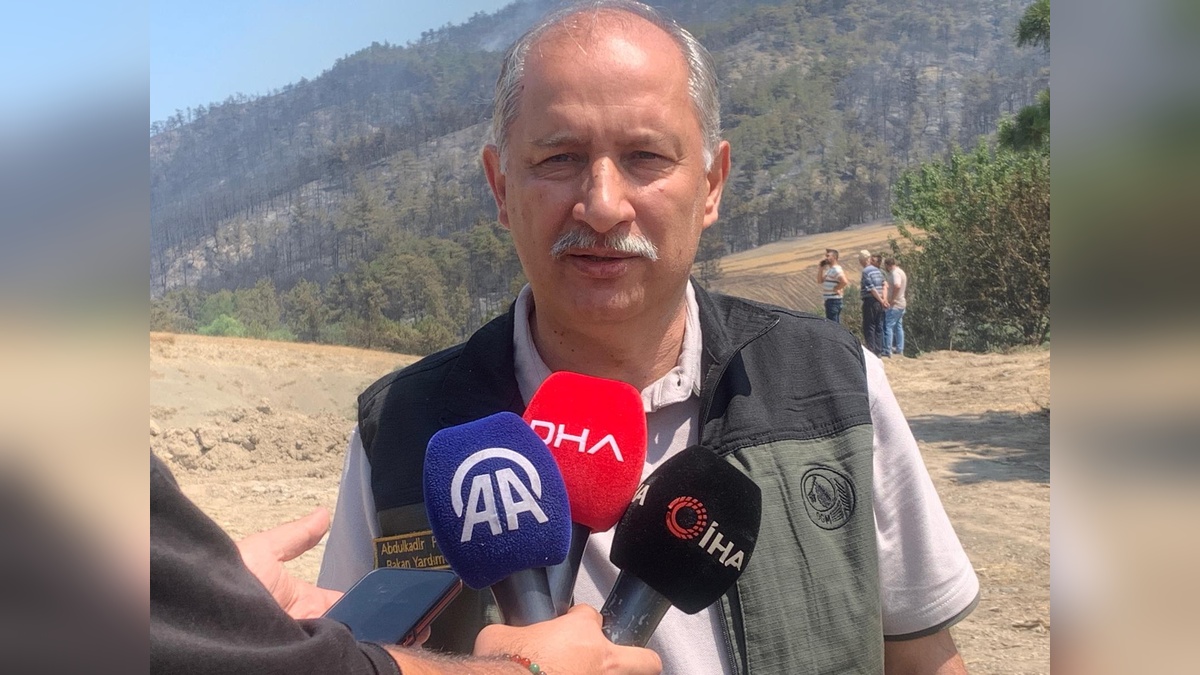 Sakarya'da orman yangını: 13 helikopter ve 8 uçakla müdahale
