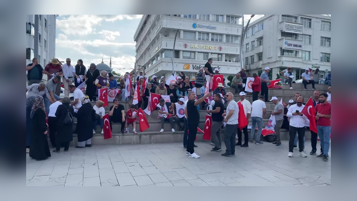 Yozgat'ta Türk-İş emekçileri: 'Geçim derdi büyüdü, bu teklif toplu sözleşme değil, toplu oyalamadır!'