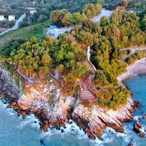 Ceneviz Castle