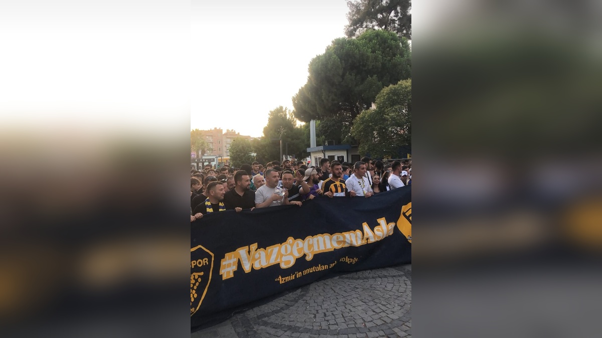 Bucaspor'da transfer yasağı protestosu: Taraftarlar sokakta