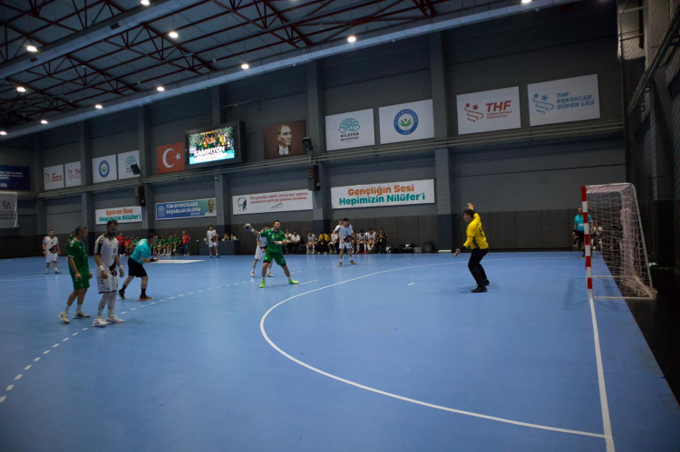 hentbol-trabzon-5-1757227256-581-x750.jpeg