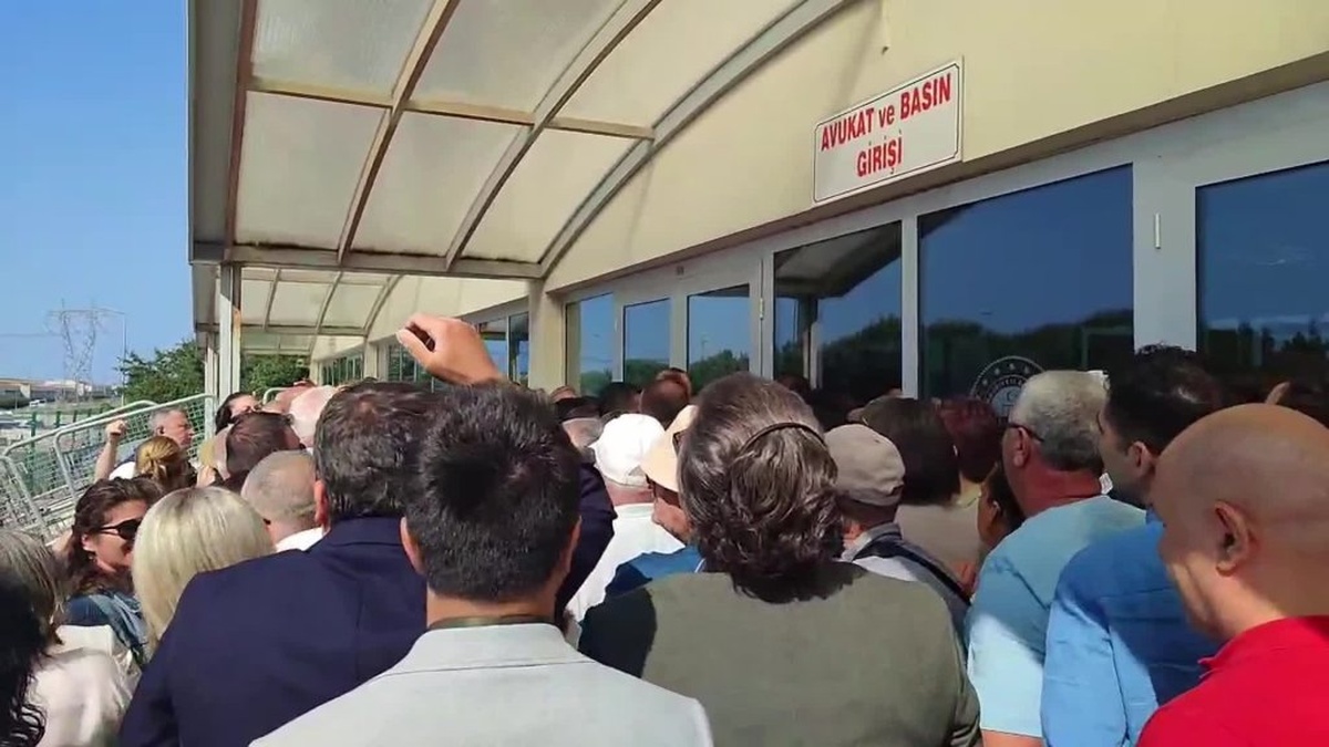 İmamoğlu'nun ikinci duruşması: 'Bu milletin gönlünden silemeyeceksiniz'