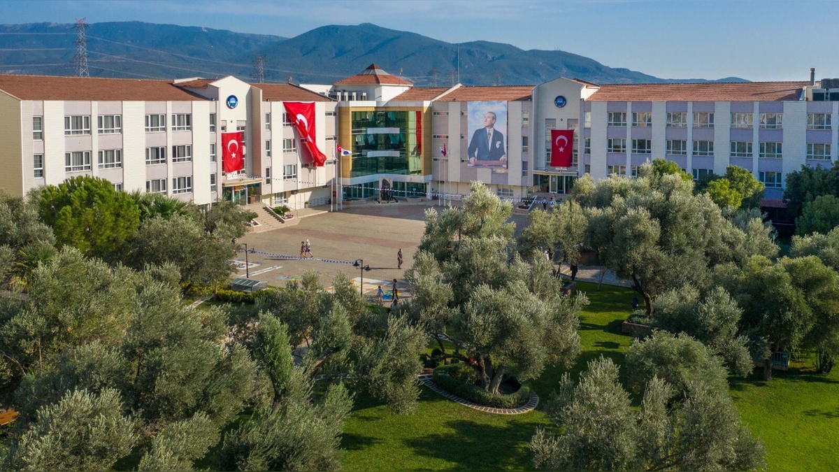 LGS Soru Kitapçıkları Yayınlandı: ÖZEL Ege Lisesi Öğretmenlerinden Sınav Değerlendirmesi