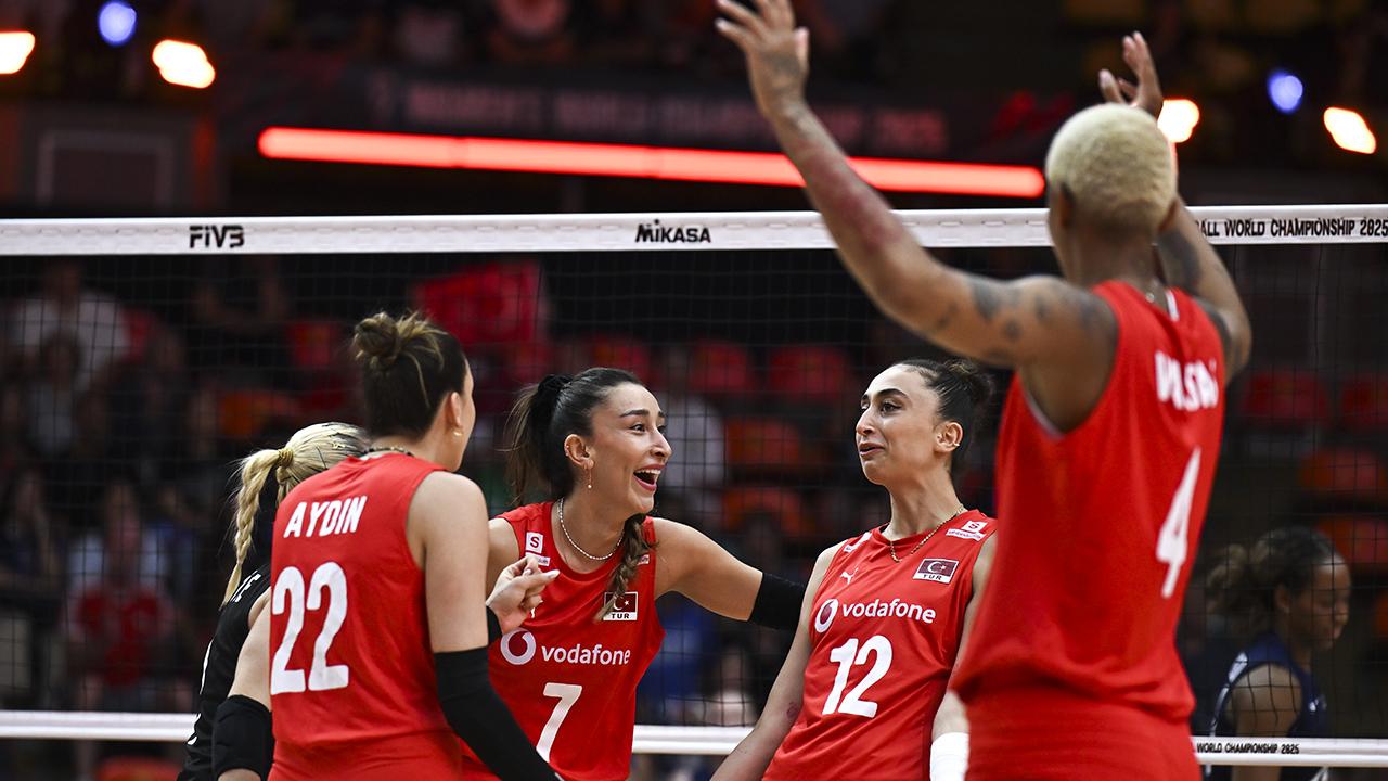 milli-voleybol-takimimiz-aa-2394711.jpg