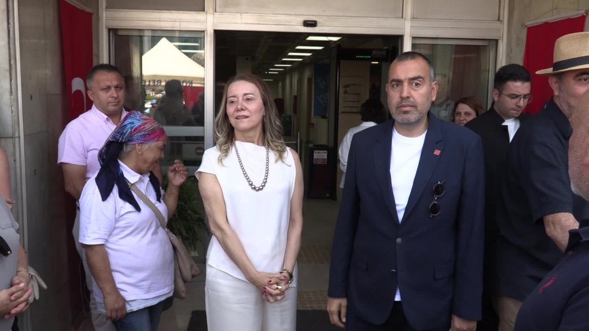 Konak Belediyesi'nden Ferdi Zeyrek için yemek ikramı