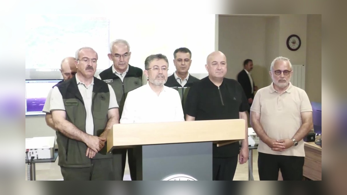 Çanakkale'de iki büyük yangın: 131 kişi tahliye edildi