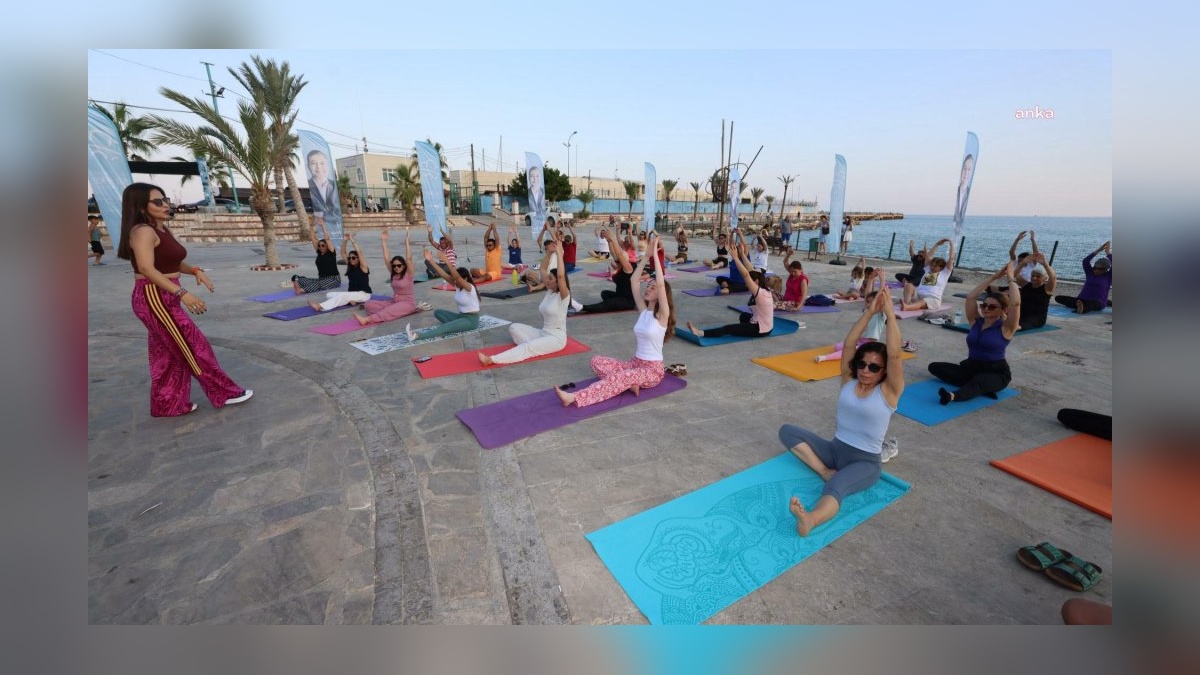 Silifke'de Dünya Yoga Günü kutlaması: Taşucu Sahili'nde yoga seansı