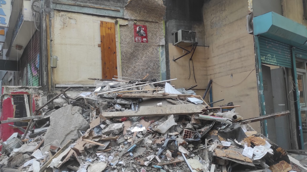 Beyoğlu'nda büfede patlama: Hasar tespit çalışmaları sürüyor