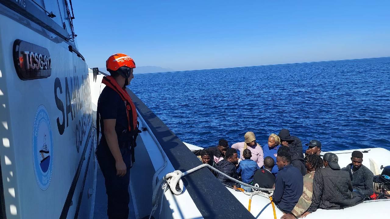 duzensiz-gocmen-izmir-aa-2377424.jpg