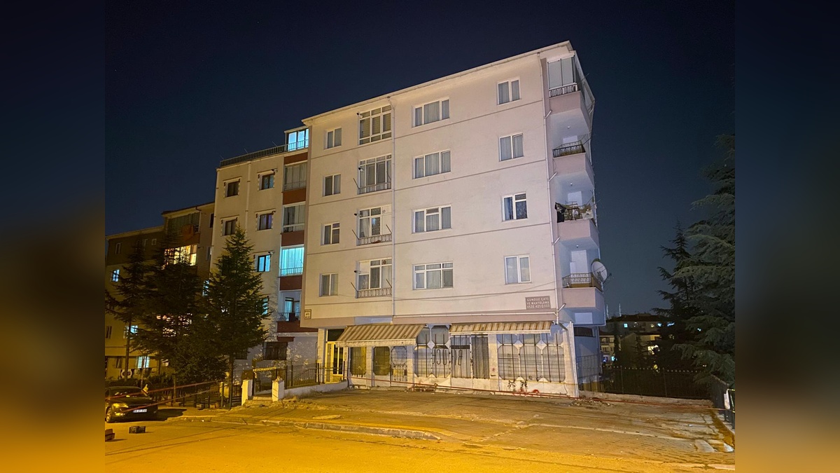 Sincan'da 8 katlı apartman yıkılma riskiyle tahliye edildi