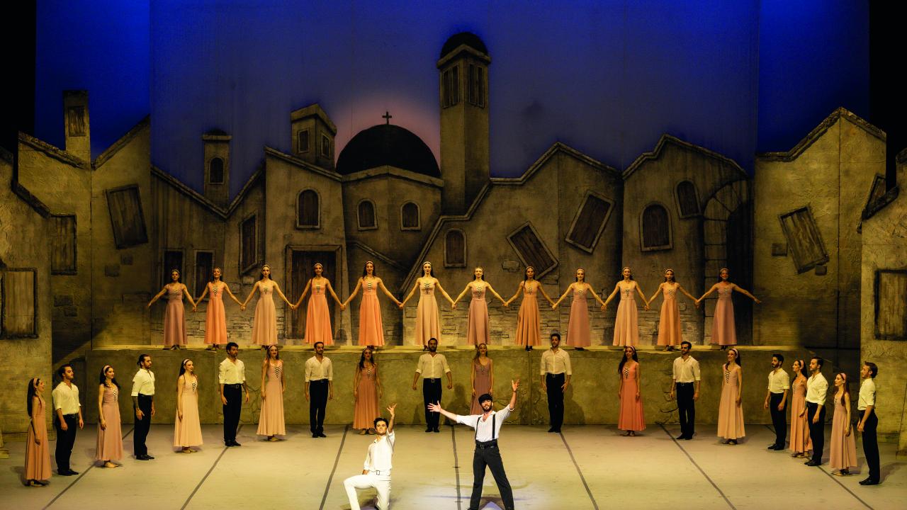 opera-2394716.jpg