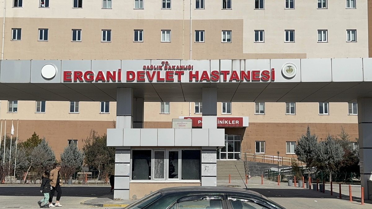 Diyarbakır'ın Ergani ilçesinde aile içi bıçaklama: Baba ağır yaralı
