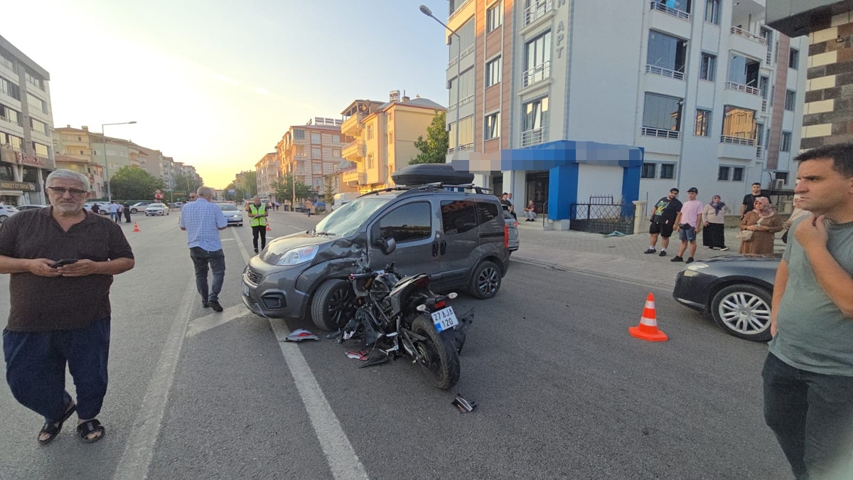 Karakoçan'da motosiklet kazası: 3 yaralı