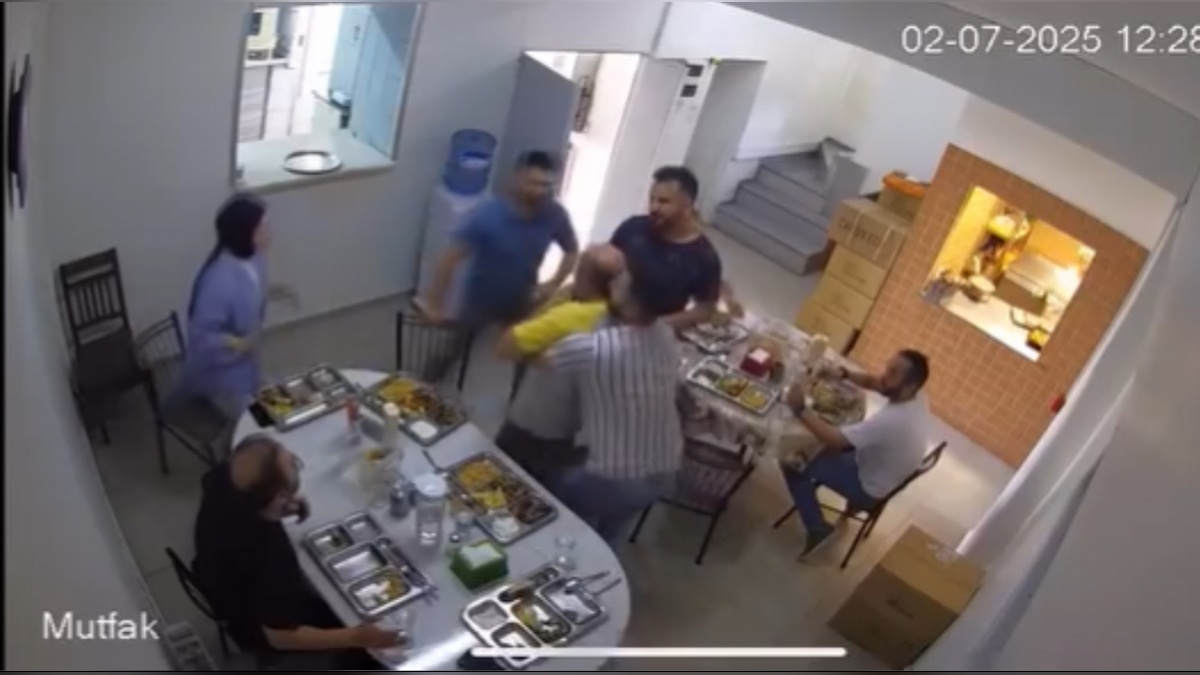 Kağıthane'de işçiyi Heimlich manevrası kurtardı