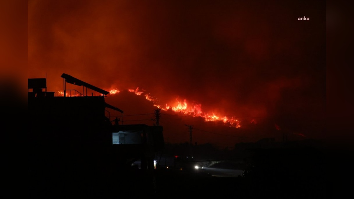 Hatay'da orman yangını sürüyor: 1680 kişi tahliye edildi