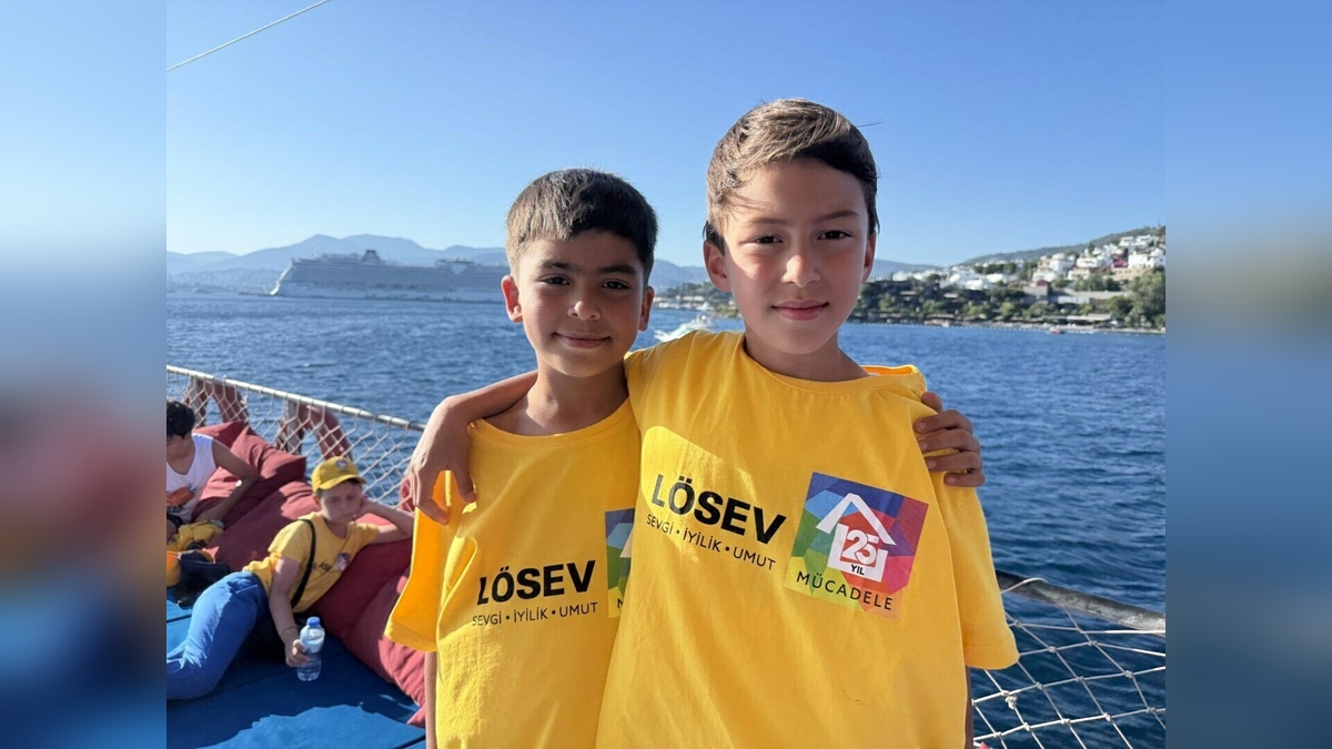 Lösemiyi yenen ikizler Bodrum'da LÖSEV'de moral buldu