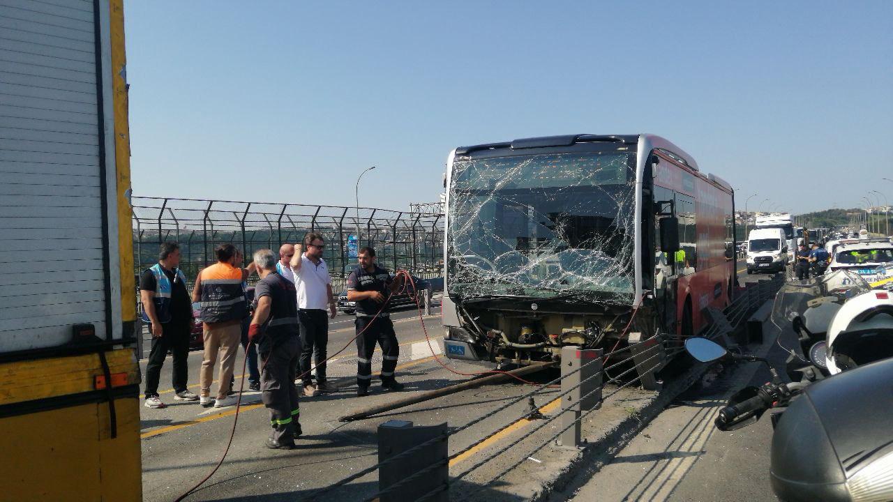metrobus-kaza-aa-2372417.jpg
