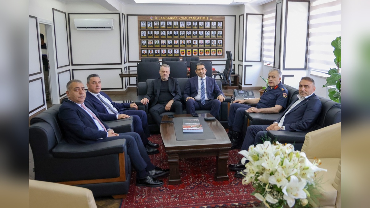 Trabzonspor yöneticileri İl Jandarma Komutanlığı'nı ziyaret etti