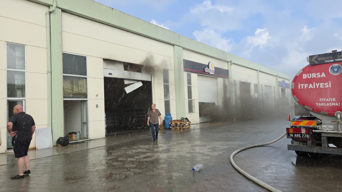 Orhangazi'de zeytin tesisinde yangın: 2 saatte söndürüldü
