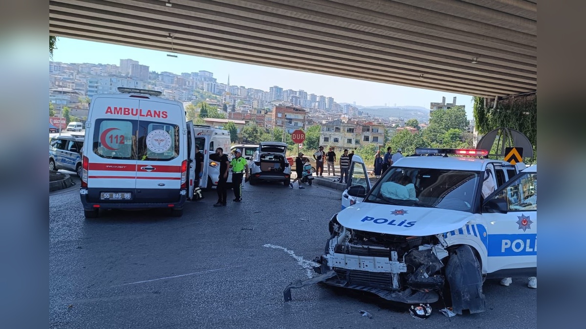 Samsun'da polis otosu ile otomobil çarpıştı: 3 yaralı