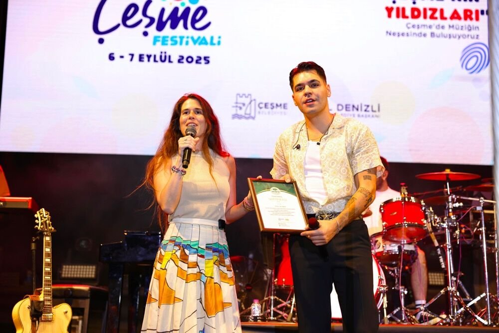 Festival Coskusu Cesmeyi Sardi (1)