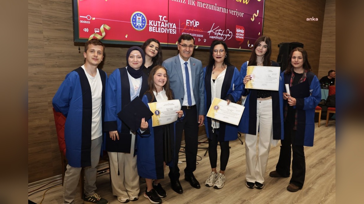 Kütahya Belediyesi Kültür Sanat Akademisi ilk mezunlarını verdi