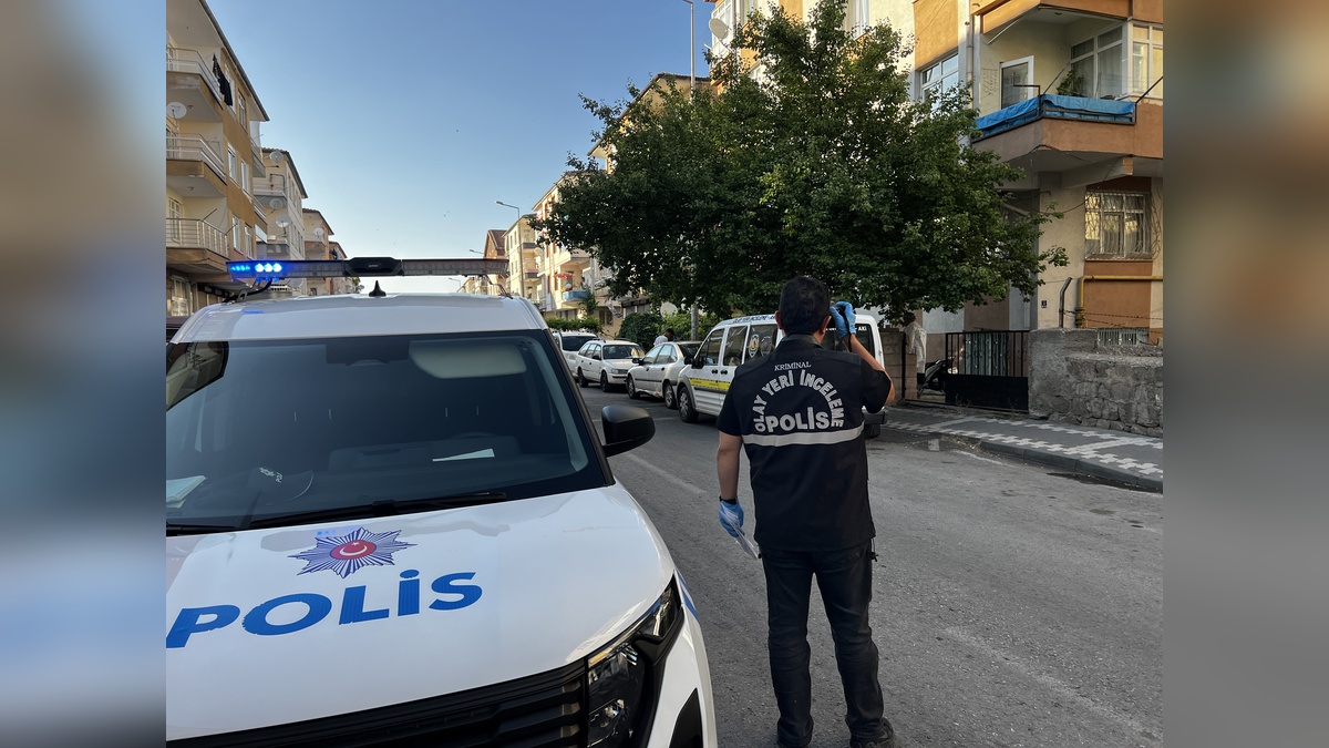 Kayseri'de alkollü iki arkadaş bıçaklı kavga etti