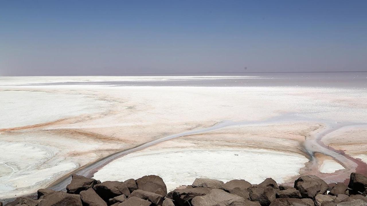 urumiye-lake-aa-2395183.jpg