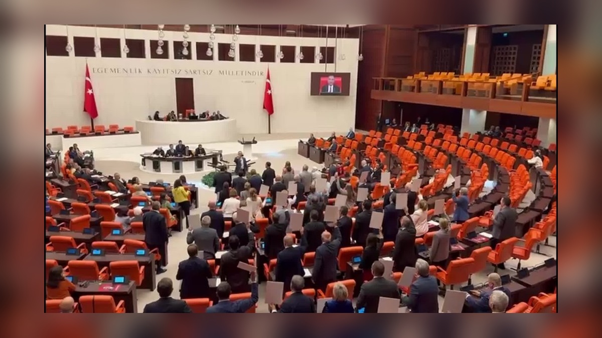 TBMM'de belediye başkanlarına yönelik operasyonlar protesto edildi