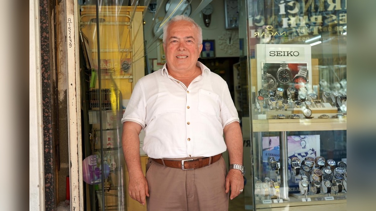 Antalya'da saat tamircisi Çolak: '200'den fazla çırak yetiştirdim, şimdi çırak bulamıyorum'