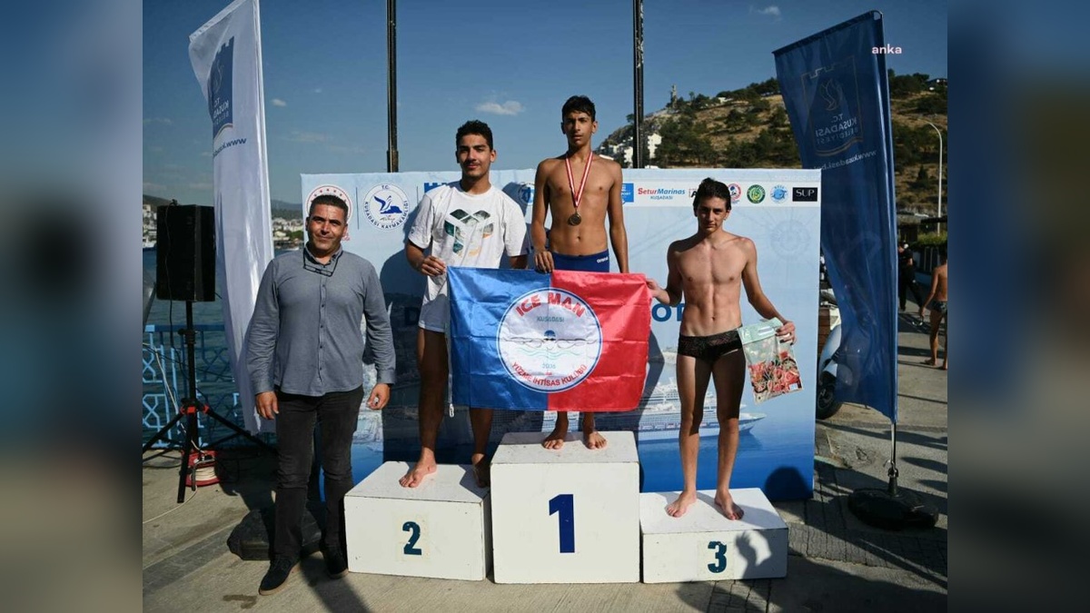 Kuşadası'nda 1 Temmuz Denizcilik Bayramı kutlandı