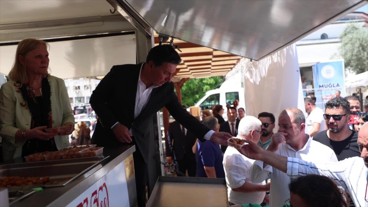 Muğla'da Ferdi Zeyrek anısına lokma hayrı
