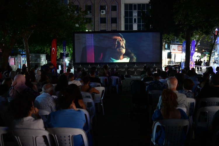 acik-hava-sinema-3-1755498209-640-x750.jpeg