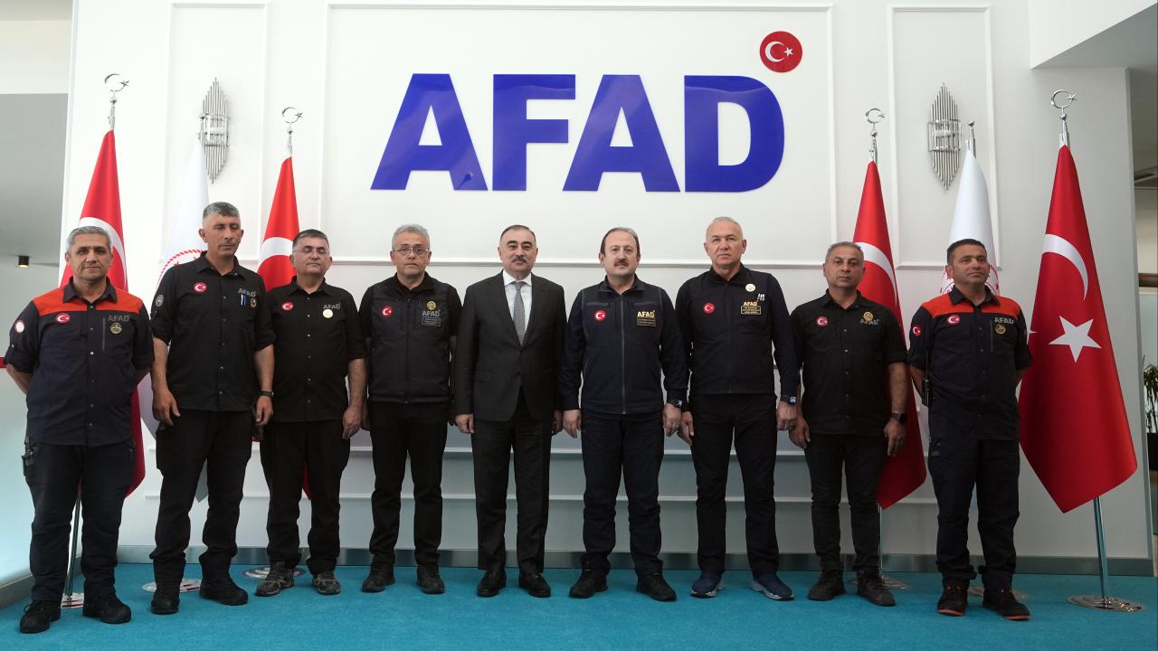 azerbaycan-afad-rozet-aa-2373734.jpg