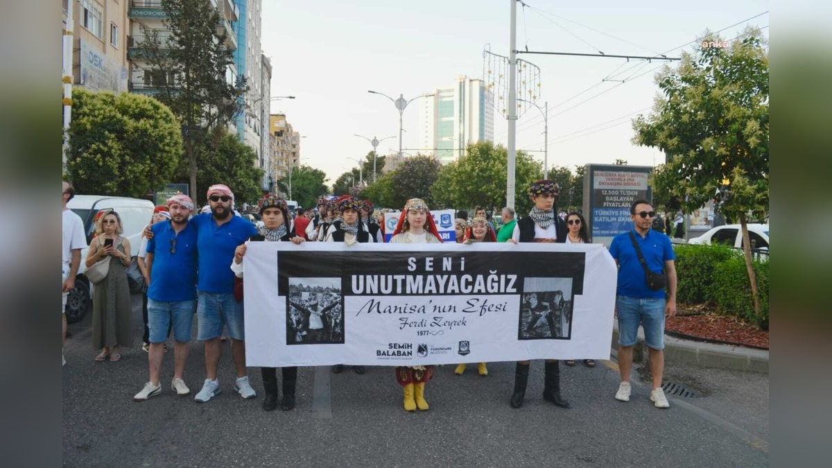 Yunusemre Belediyespor, Türkiye ikincisi oldu: Kupalar Ferdi Zeyrek'e armağan edildi