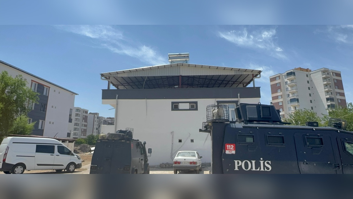 Diyarbakır'da baba oğul kavgası: Çekiçle vurulan baba yaşam mücadelesi veriyor