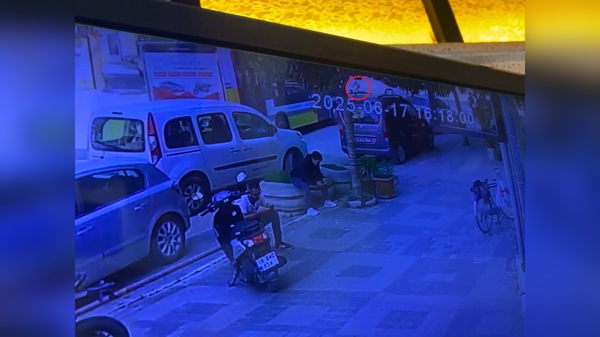 İnegöl'de motosiklet-otobüs kazası: Güvenlik kamerası görüntülerinde dehşet anları