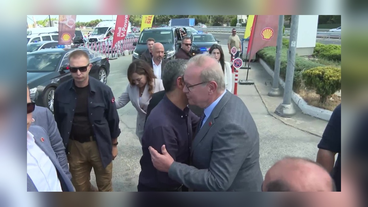 CHP Lideri Özel, Tekirdağ çiftçileriyle buluştu: 'Mazot bidonlarımla günlük yaşıyoruz'