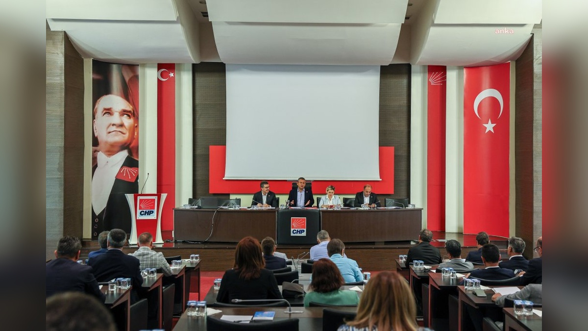CHP, belediye başkanlarına yönelik operasyonları değerlendirdi: Mücadeleye devam kararı