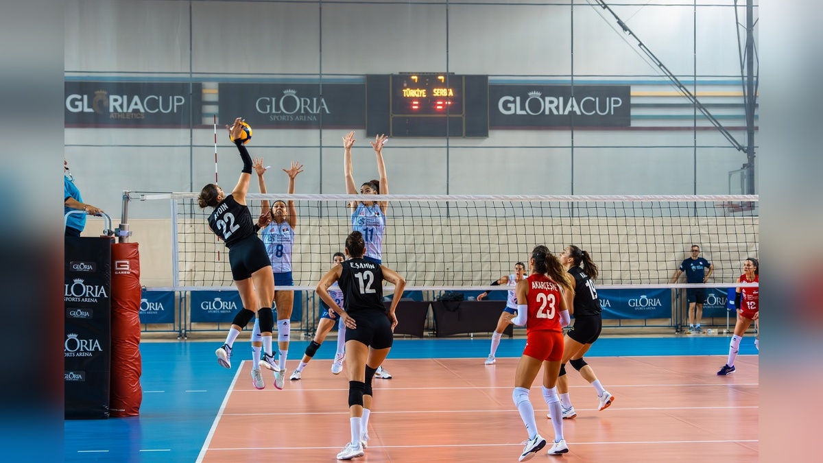 A Milli Kadın Voleybol Takımı, Sırbistan'ı Antalya'da yendi
