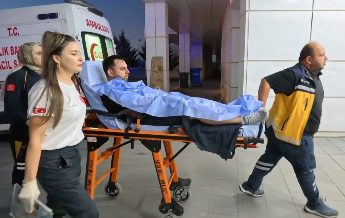 Önce komşusunu sonra annesi ile kardeşini ardından kendini vurdu