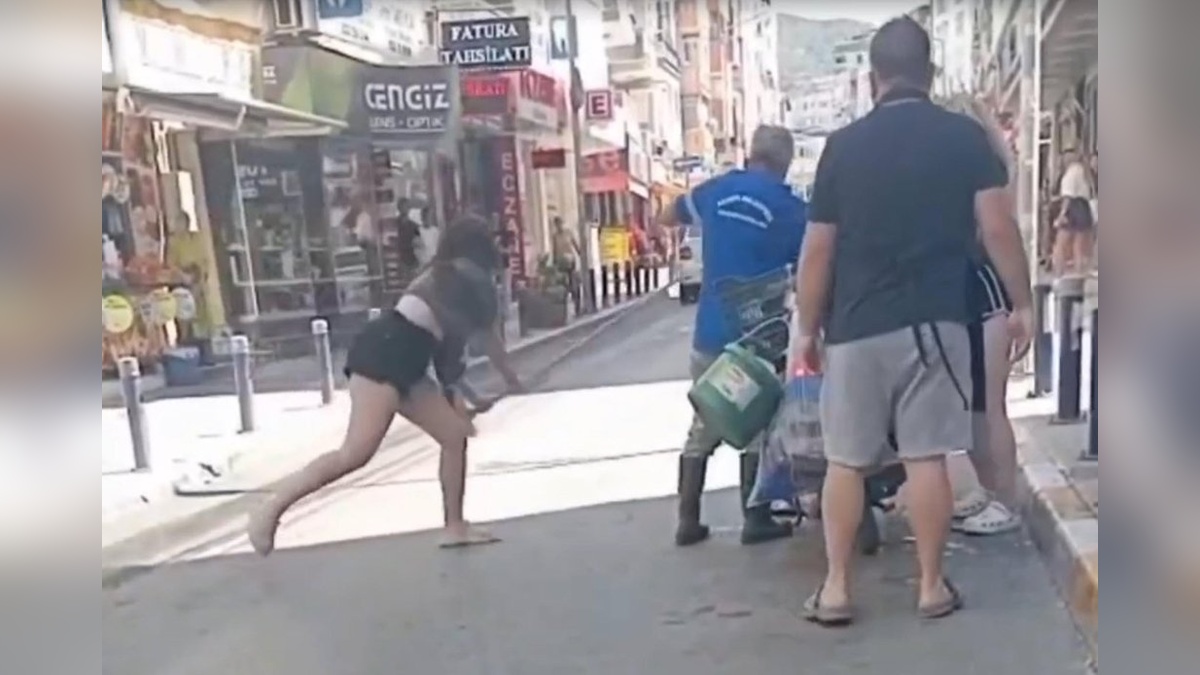 İzmir Balçova'da belediye çalışanına saldırı: 2 genç kız tutuklandı