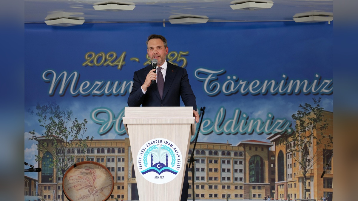 Bayraktar: İmam hatip mezunları devrimci, Türkiye 70 yıllık rüyayı gerçekleştirdi