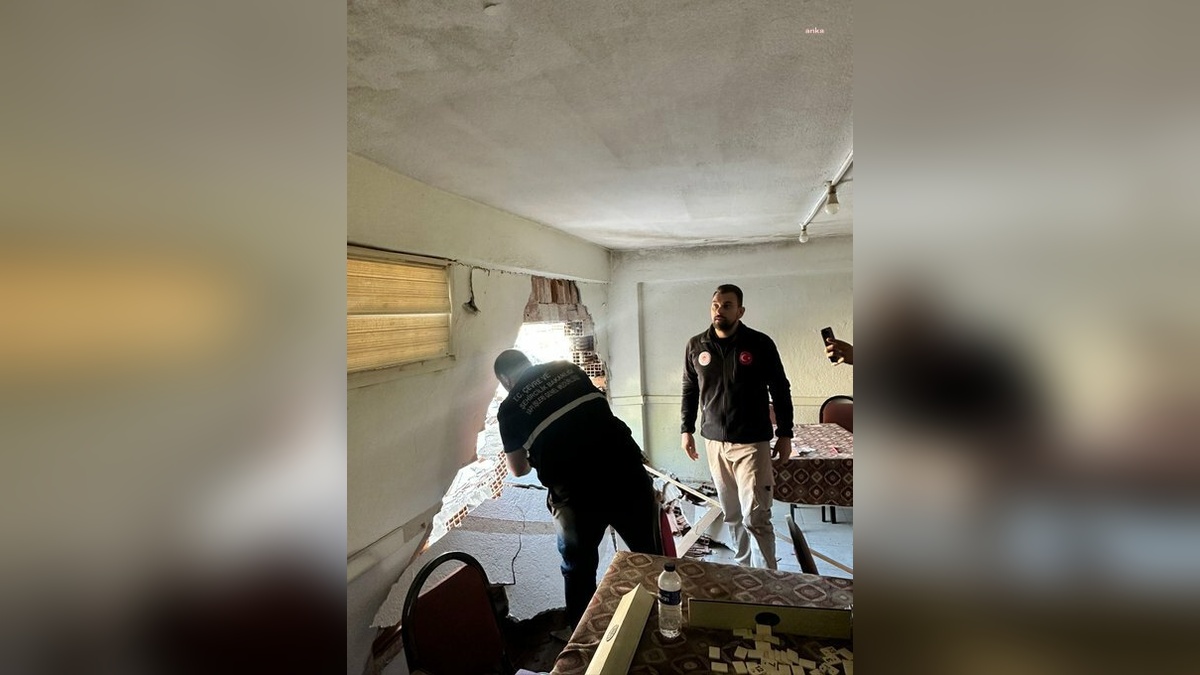 Murat Kurum: Sındırgı depreminde 1 yıkık, 13 ağır hasarlı, 61 az hasarlı yapı tespit edildi