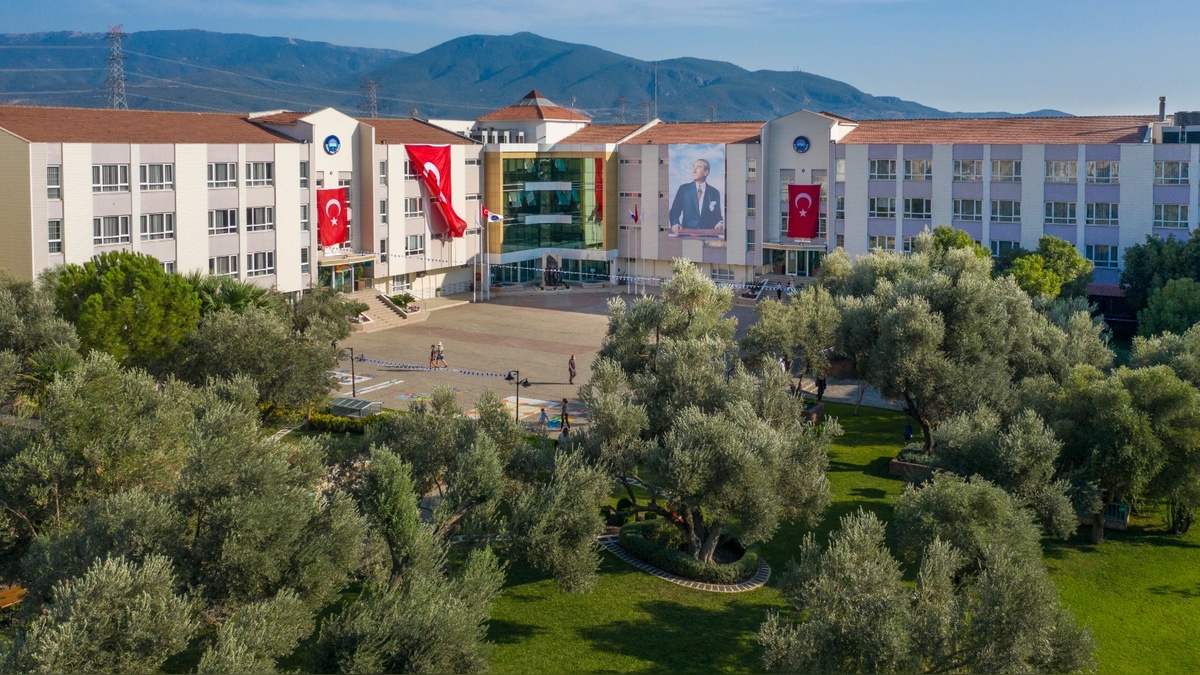YKS 2025 Değerlendirmesi: Özel Ege Lisesi Öğretmenlerinden Sınav Yorumları